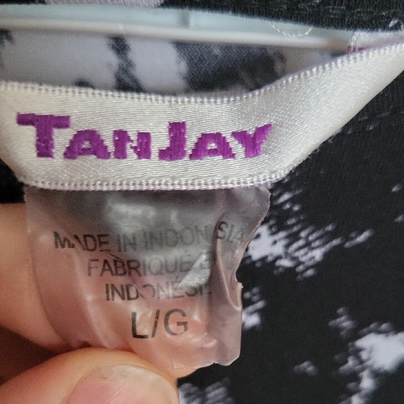 Bold Black & White Leopard Print Women's Top – Eye-Catching & Trendy Style - Picture 2 of 6